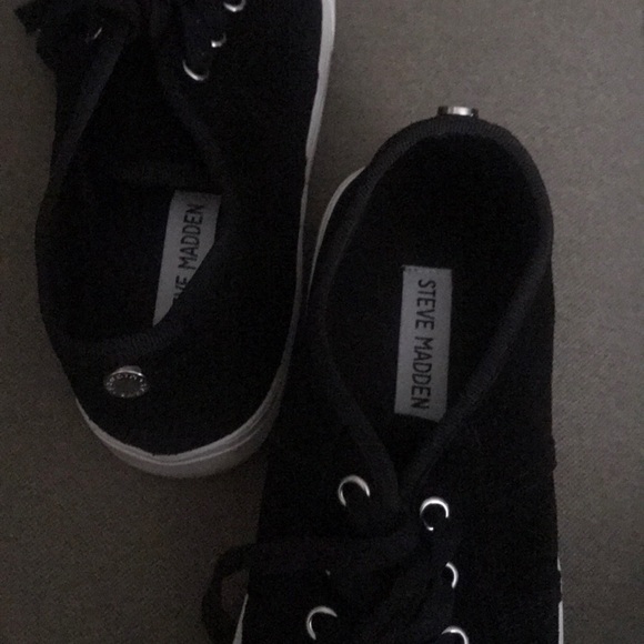 Black suede Steve Madden lace up - Picture 4 of 5